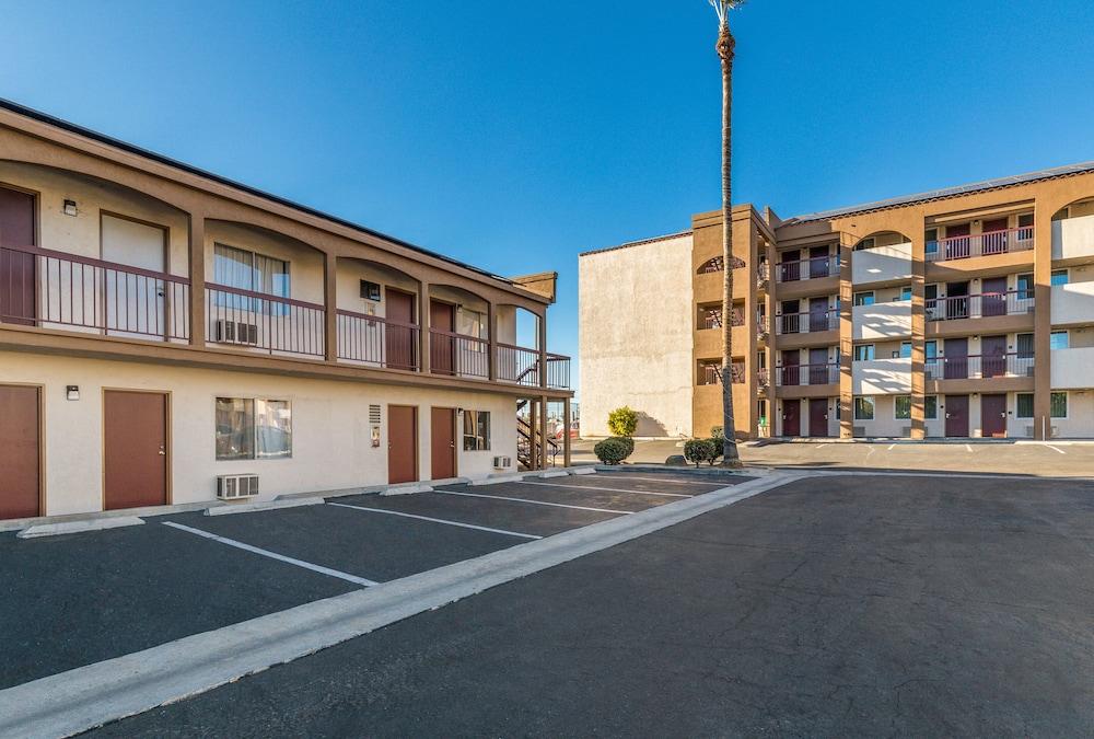 Days Inn By Wyndham Chula Vista-San Diego Экстерьер фото