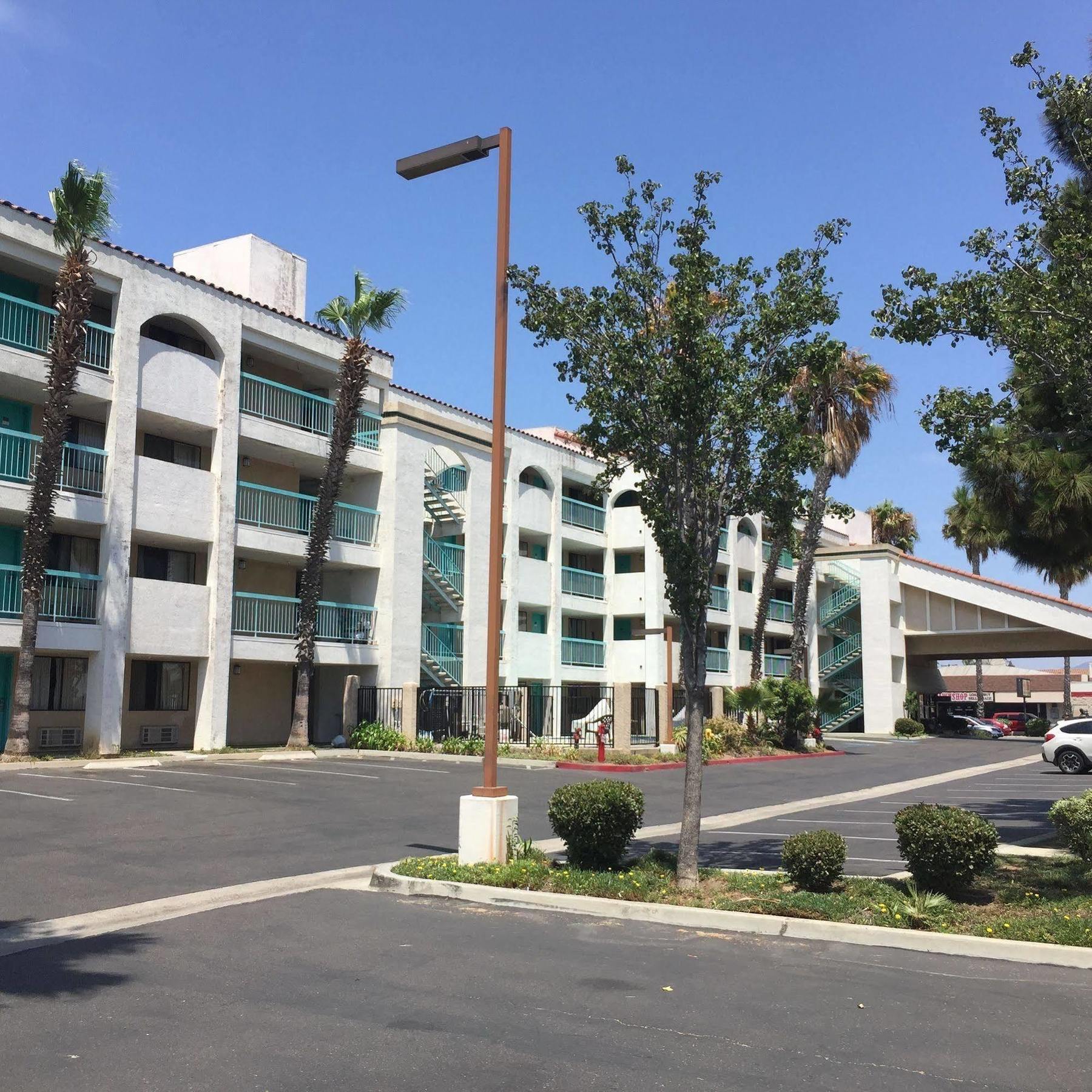 Days Inn By Wyndham Chula Vista-San Diego Экстерьер фото